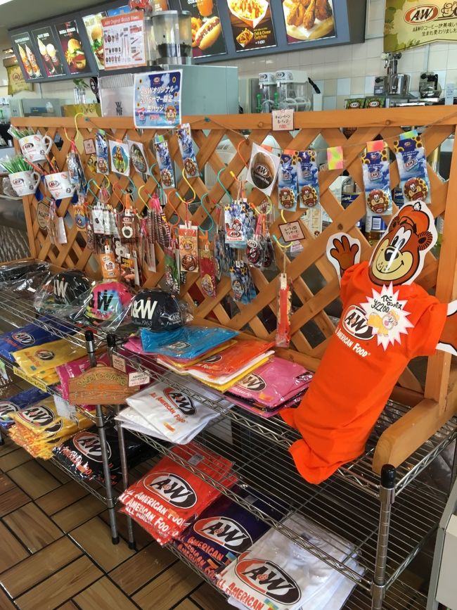 娘、、 スヤスヤ夢の中。<br />グッズが見たかったので、パパと交代で、、