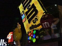 こちらはｍ＆ｍ’ｓ　のショップ
