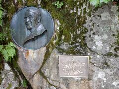 ウェストン碑。

日本アルプスやその中でも最も人気のある上高地を明治時代に世界に紹介し日本近代登山の父と言われるイギリス人宣教師の碑です。