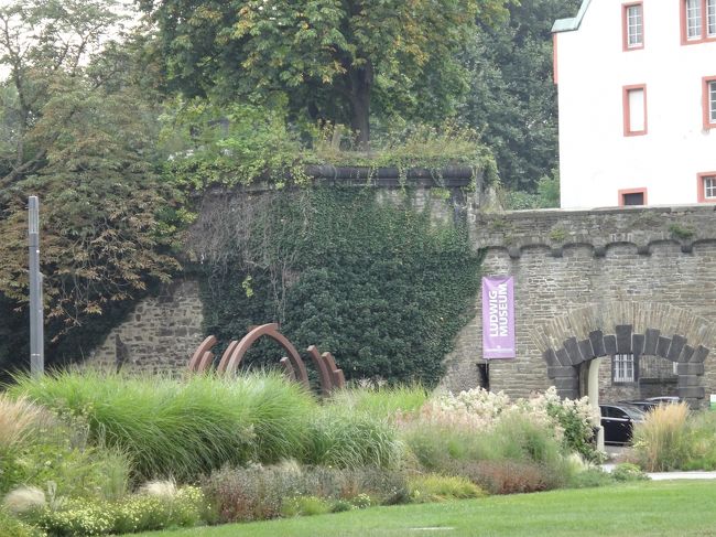 ドイチェス・エックに向かう道すがらにはわたし好みのガーデン。