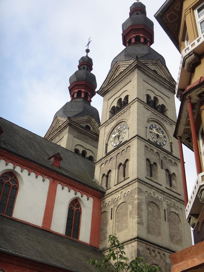 この素敵な塔のある建物は何だったかな、たぶん、選帝侯のお城の一部かも？