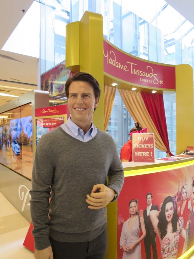 あらー、トムこんにちは(笑)<br />カートで運ばれること5分くらい？<br />歩いてたら、とんでもない距離？！<br />恐るべし！<br />でも無料Wi-Fi入るし、日本語の館内放送入るし高級感有って日本人好みだと思います