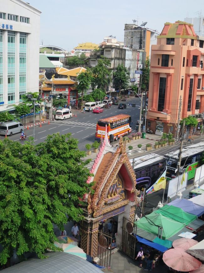 あれは中華街の碑かな？なんて撮ってました