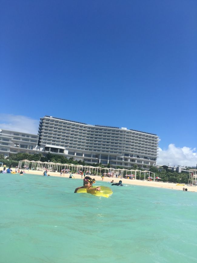 気を取り直して、３つ目ビーチへ。<br />ここが一番大きくて人も多かったです。台風の影響でまだまだ風が強く流される流される。笑