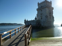 　ベレンの塔までやってきました。

　ここでなーんとなく人の動きが不自然なことに気が付きました。なんかへん。人が行ったり来たりしている。その理由は入り口でわかりました。