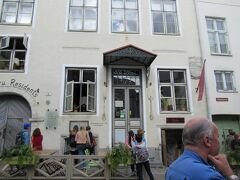 ランチは、Rataskaevu16

こちらも日本からメールで予約して行きました。
予約なくても開店前から並べば入れるかもですが予約推奨。