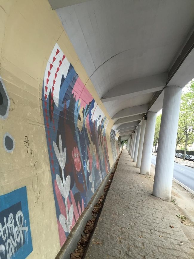 朝街の中心部まで　坂を上ってたらアートがあった☆