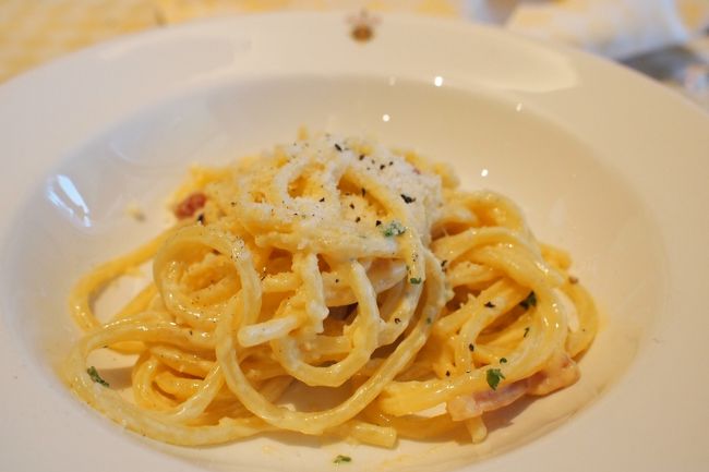 本日のパスタはカルボナーラ。こちらも美味。