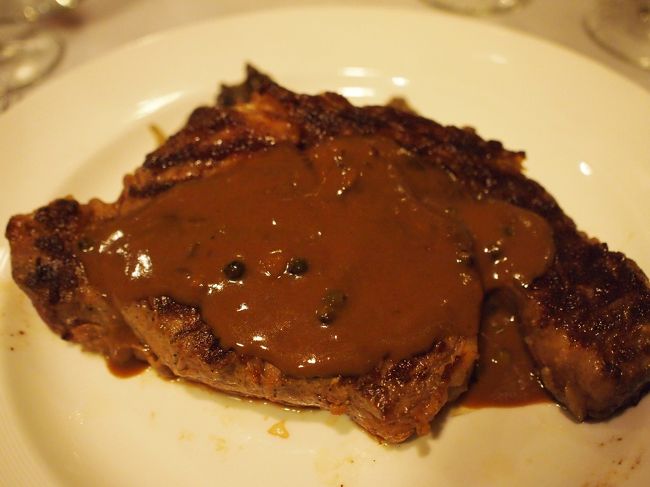 そもそも、がっつりステーキより美味しいお肉を少し焼いて食べるくらいがちょうどいいことを実感しました。。デザートは当然ギブアップ。オーダーするとき「後で考える」と言っておいてよかった。。