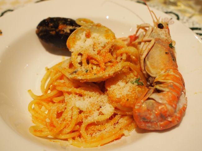 本日のパスタはエビのトマト系。カルボナーラが美味しかったのでもう一度食べたかったんだけど残念ながらトマト味。こちらも美味しかったです。