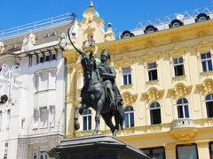 イェラチッチの銅像。　　クロアチアの英雄らしい。
この像がある広場もイェラチッチ広場と言います。
この広場で　解散し　フリータイムです。　

再集合はお昼ご飯のレストランにて。