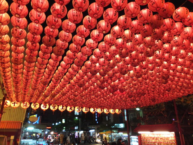 夜の旗津天后宮<br /><br />夜もいいですね