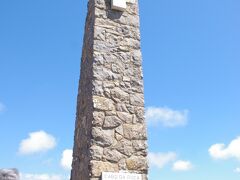 COLARES村でランチ(自腹です)を食べた後、ユーラシア大陸最西端のロカ岬へ！

記念碑の前では、写真を撮ろうと、沢山の観光客が群がっていました！



-----------------
ランチ：15.8ユーロ(2人分)