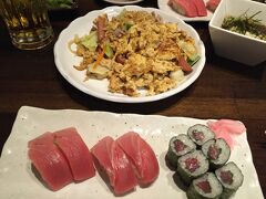 今日の夕飯はマグロで有名な「ひとし石敢當店」
マグロは当然美味しかったが、それ以上に感動したのが「ジーマミ豆腐の揚げ出し」と「麩チャンプルー」ジーマミ豆腐の食感とゴーヤの代わりに麩を入れたチャンプルーは今までの常識を変えてくれました。