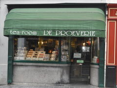 みんなの手が挙がったってところで、目の前に合ったこちらのお店に吸い込まれていきます。