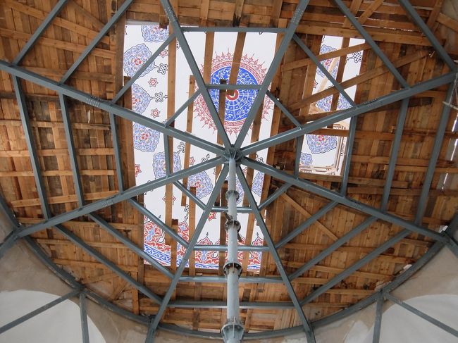 天井もご覧の有様。<br /><br />見学しちゃってごめんなさい。。