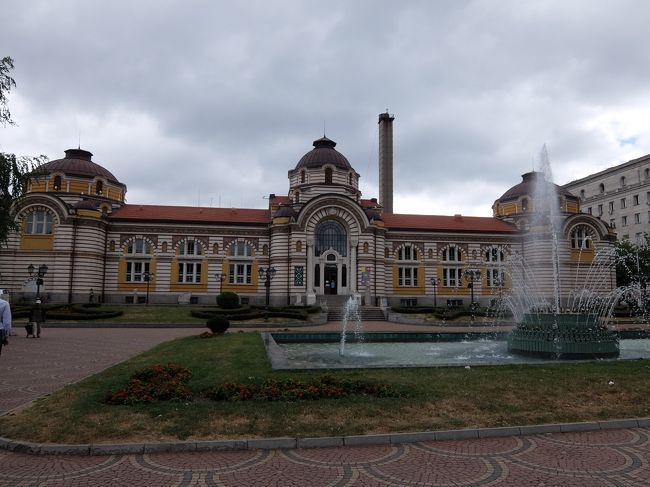 ジャーミャの近くにはおしゃれ建物が。<br />ソフィア歴史博物館というそうですが、この日はお休みでした。。<br /><br />2016年5～9月は、月曜以外の11時～19時にあいているようでした。