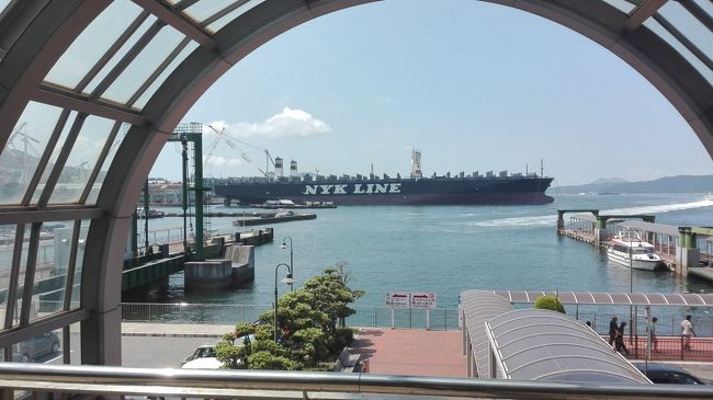 目の前には大きな船が止まっていた。長崎港で造船中のこのような大型船を何度も見ていたからかなんとも親近感がある。