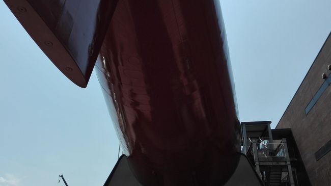 てつのくじら館の目玉潜水艦「あきしお」だが…大きすぎて下からでは全景が分からない…