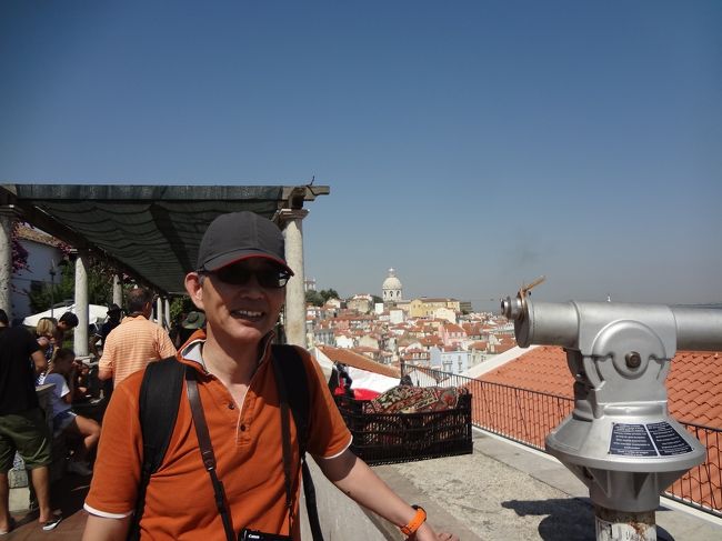 続いて、近くのサンタ・ルジア展望台。<br />アズレージョがありますが、人が多くてゆっくり見れません。<br />