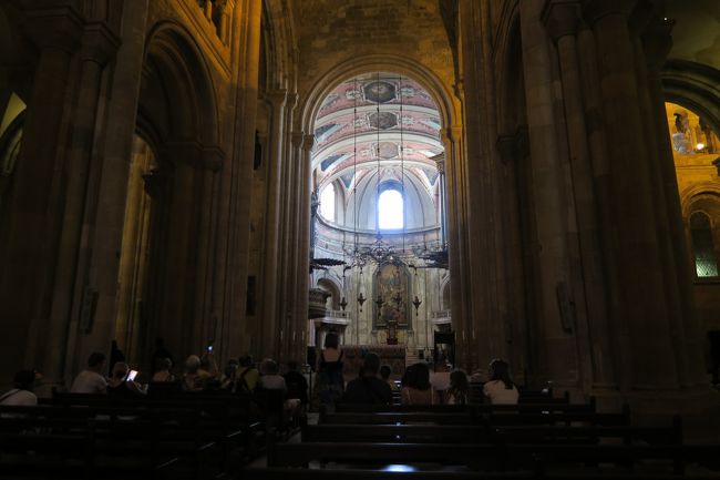大地震の時も倒壊しなかったカテドラル。<br />歴史があるんだろけど、どのカテドラルを見ても同じに見えてしまう私って・・・残念な人だな〜。