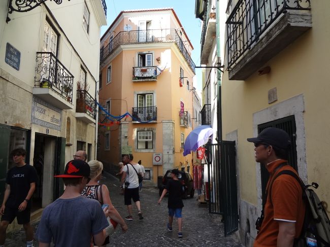 では、アルファマ地区の路地裏散策に行きます。