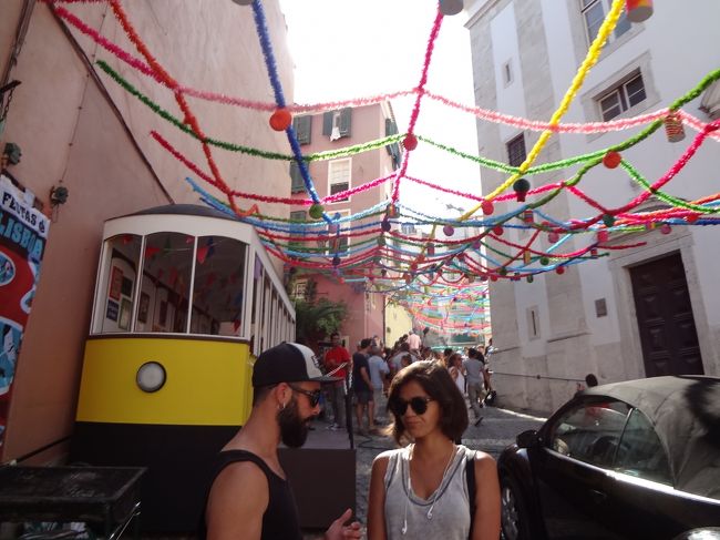 進んでいくと派手に飾られた所にでました。<br />