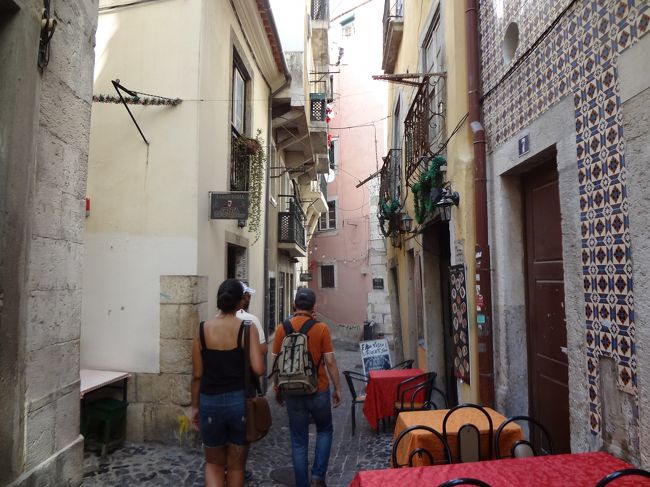 お祭り現場を抜けて、さらに進みます。