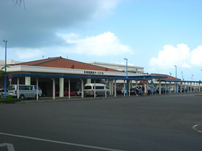 バスターミナル近くの石垣港離島ターミナル