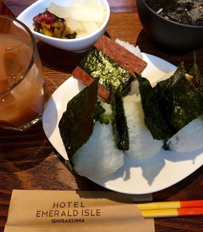 朝食です。<br />何種類かある具を選んで、その場で握ってくれるおにぎり朝食です。<br />これ、すごくいいです。