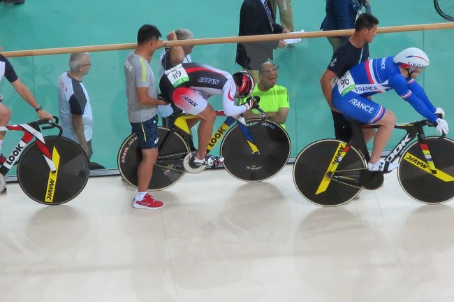 まずはスプリントレース。1周200mのタイムを競う。