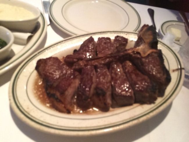 ステーキ ２人前？多すぎ〜！<br />やらかくて すごい美味しかったけど<br />残しちゃいました…<br />ごめんなさい…