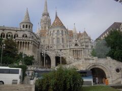 1903年、建国千年祭における街の美化計画の一環として建造されたネオ・ロマネスク様式の砦「漁夫の砦」。これが砦なん？芸術的、綺麗すぎる砦でした。