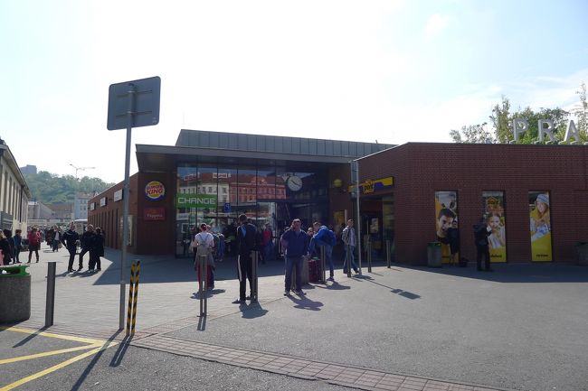 このホテルからは、フローレンツのバスターミナルが近く、そこまで歩いていく。