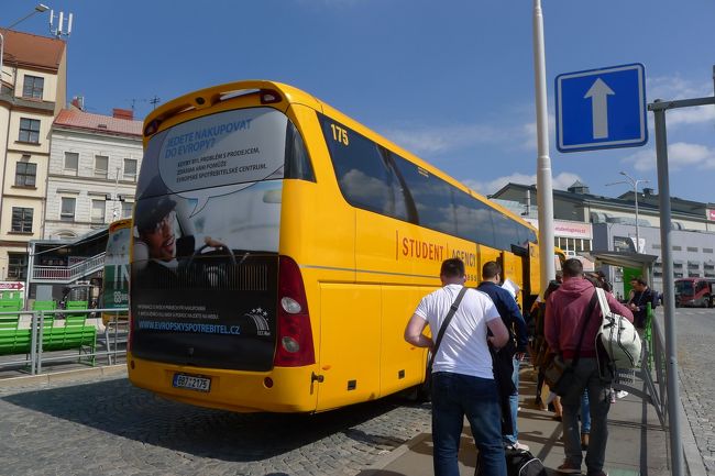 そして、チェスキー・クルムロフに行ったときにも利用したSTUDENT AGENCYのバスで、ドレスデンへ向かう。<br /><br />チェスキー・クルムロフとは、出発するバスターミナルが違うこと、それとチェコ国外に出るため、乗る際にはパスポートが必要なので要注意なのだ。