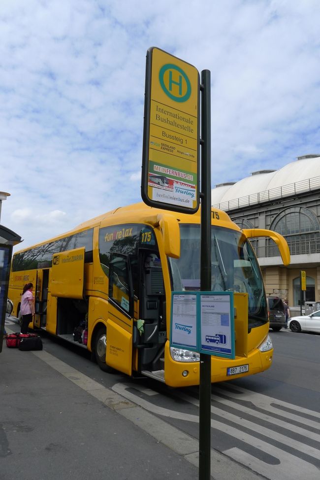 約２時間でドレスデンに着いたよー。<br /><br />ドイツに入ってから、一度パスポートチェックがあったくらいで、あとは快適だった。<br /><br />バスは、ドレスデン中央駅の横の辺りで停車。