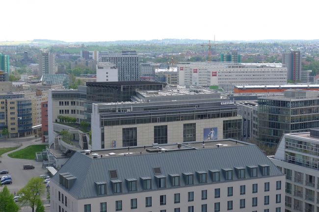 この旅行の始まりは、ナチス・ドイツが破壊したワルシャワだった。そして、いまは連合軍によって破壊されたドレスデンに居る。<br /><br />どちらもいまは、美しい街へと再建された。戦争って一体何だろうか。気が付けば今回の旅は、そんなことを改めて考える機会が幾度もあった。