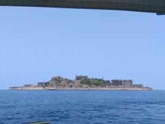 見えてきた軍艦島（端島）。