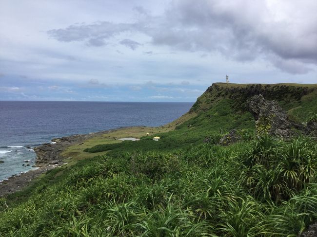 この灯台の先っぽ<br />柵が壊れていて端まで行けちゃいます。 <br />足がすくむけれど 覗いてみました。<br />