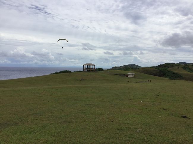 空飛んでる人がいました。パラグライダー？<br /><br />気持ち良さそう。羨ましい。