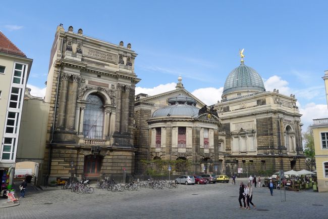 フラウエン教会の周囲にある美術館、アルベルティヌム。