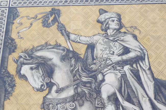 歴代のザクセン君主が描かれていて、スタートはここから。