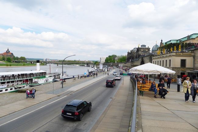 エルベ川の先は新市街。<br /><br />新市街には世界一美しい牛乳屋さんがある。どんなものか、ちょっと気になって行ってみようとも思ったけど、このまま旧市街の雰囲気に触れていたい、という欲求が勝った。