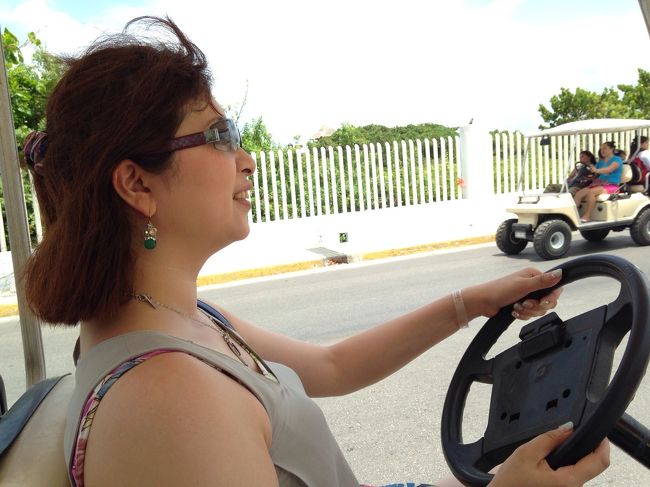 自慢じゃないけど、免許持ってない私でも本当に運転できます。<br />車が少ないから（笑）<br />タクシーとかは、勝手に避けて走ってくれるので、路肩走ってれば安全かと思います。<br />そうは言っても、完全に余裕のない笑みを浮かべてますけどね…