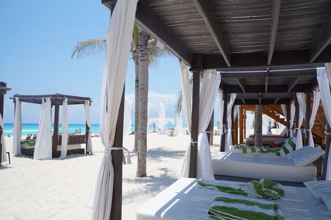 最終日はチェックアウト後も、出発までホテルで引き続きサービスを受け取れます。<br />プールと海を最後に満喫してノンビリ夕方まで過ごしました。<br />本当は、昨夜ココボンゴに行きたかったのですが断念したので落ち込んでたけど、海と青空に元気をもらって現実逃避のラストスパート。<br />無料で使えるスパがあるのでお部屋に戻れなくてもシャワーも問題なし。ジャグジーもついてました。