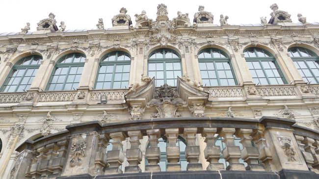 たくさんの彫刻で飾られたバロック建築の傑作。ごもっとも。