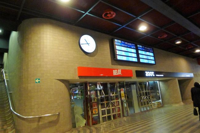 ということで、プラハの駅に着いたのは22時45分。何はともあれ、帰ってこれて良かった、良かった。<br /><br />しかし、治安は悪くないとはいえ、見知らぬ土地でウロウロする時間じゃあ、ありません。<br /><br />