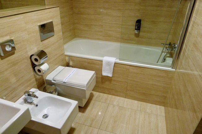 やっぱりニッポン人にはバスタブだよね～。<br /><br />そんな感じでプラハに帰ってこれて良かった、という安堵の気持ち一杯に、この日も爆睡した。<br /><br />つづく…。