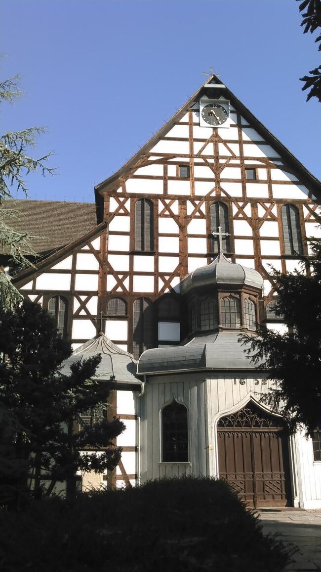 　2016年８月25日（木）旅行４日目<br />　今日も晴れ　最高気温24度　<br />   8:00ホテル出発シヴィドニツァへ65ｋｍ<br /><br />　平和教会へ　<br />聖三位一体を示し、3500本のオーク材が使われています。