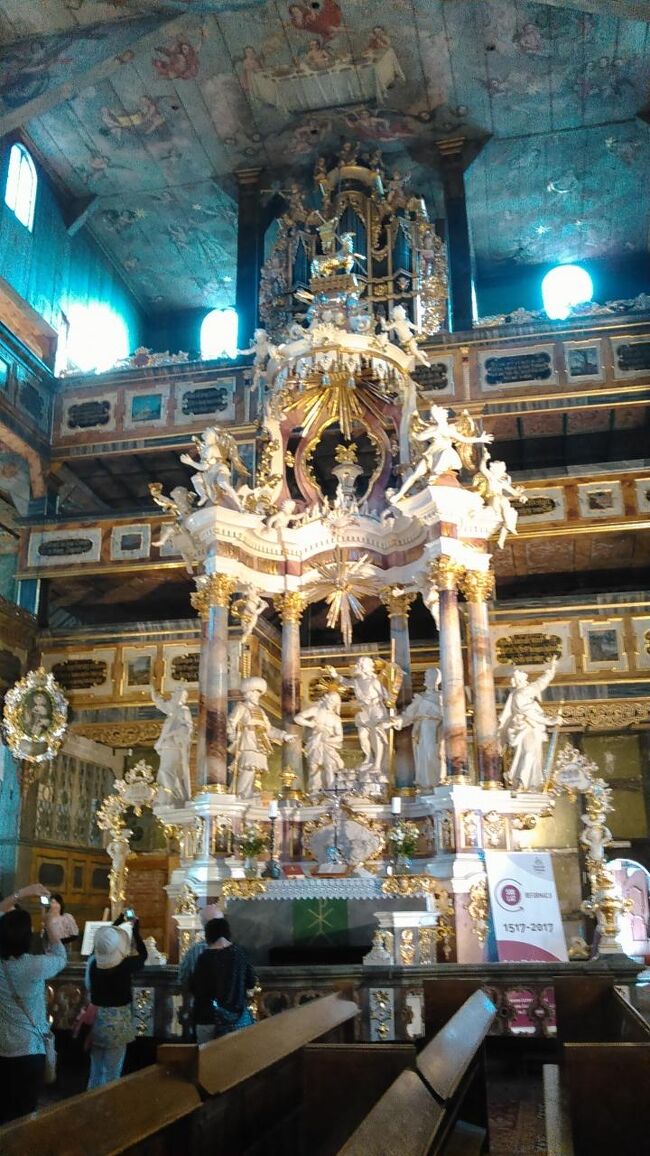 オペラハウスのように、どの階にも人が入れるようになっています。